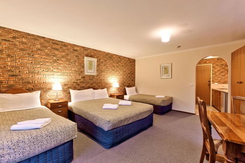 Hume Country Motor Inn - QLD Tourism 43