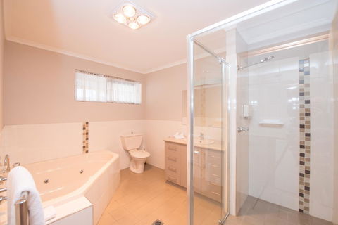 Hume Country Motor Inn - QLD Tourism 29