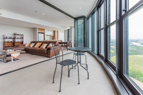 180Â° Water View Three Bedroom (wooden Furniture) - Queensland Tourism 7