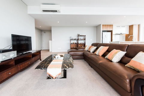 180Â° Water View Three Bedroom (wooden Furniture) - Queensland Tourism 26