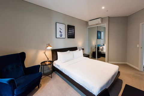 180Â° Water View Three Bedroom (wooden Furniture) - Queensland Tourism 8
