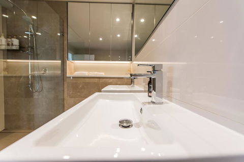180Â° Water View Three Bedroom (wooden Furniture) - Queensland Tourism 17