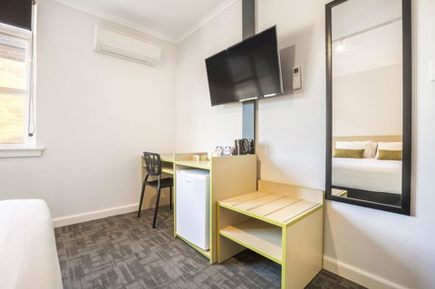 Nightcap At Hume Hotel - QLD Tourism 10