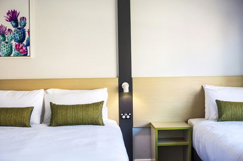 Nightcap At Hume Hotel - QLD Tourism 13