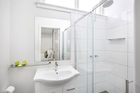 Nightcap At Hume Hotel - QLD Tourism 1