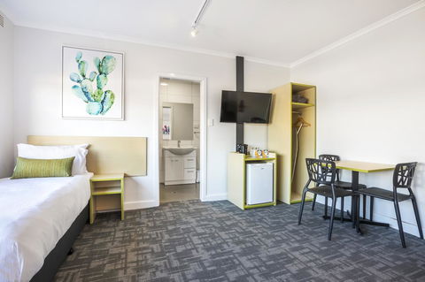 Nightcap At Hume Hotel - QLD Tourism 16