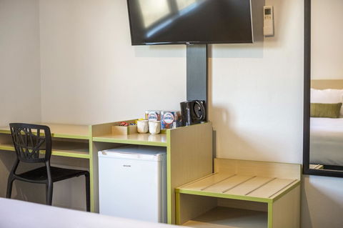 Nightcap At Hume Hotel - QLD Tourism 7