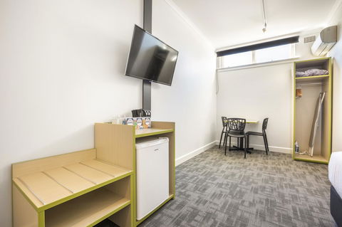 Nightcap At Hume Hotel - QLD Tourism 6