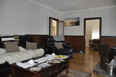 Caledonia Cottage - QLD Tourism 11