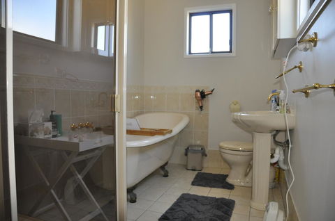 Caledonia Cottage - QLD Tourism 23