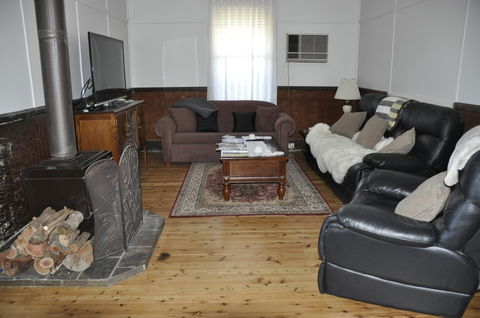 Caledonia Cottage - QLD Tourism 10
