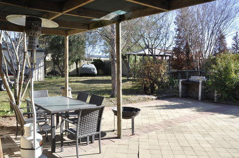 Caledonia Cottage - QLD Tourism 1