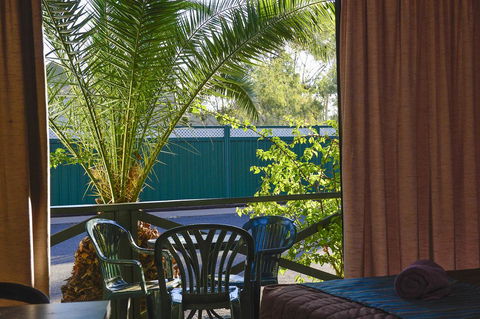 Desert Palms Alice Springs - Queensland Tourism 4