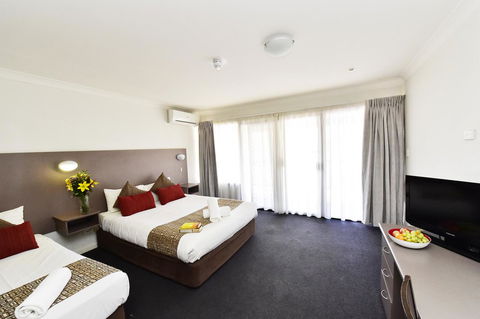 Diplomat Hotel Alice Springs - Queensland Tourism 11