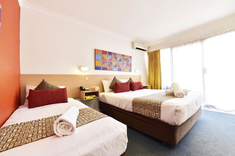 Diplomat Hotel Alice Springs - Queensland Tourism 9