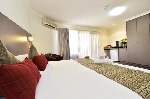 Diplomat Hotel Alice Springs - Queensland Tourism 30
