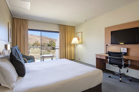 DoubleTree By Hilton Alice Springs - Queensland Tourism 9
