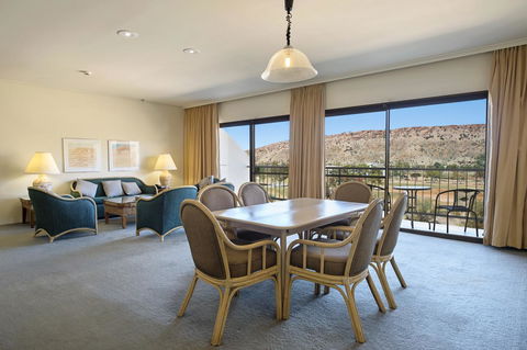 DoubleTree By Hilton Alice Springs - Queensland Tourism 11
