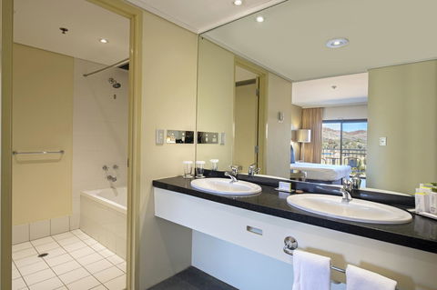 DoubleTree By Hilton Alice Springs - Queensland Tourism 36