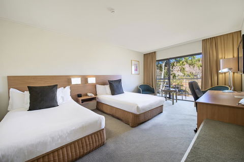 DoubleTree By Hilton Alice Springs - Queensland Tourism 42