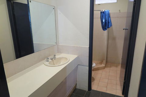 Jump Inn Alice Budget Accommodation - Queensland Tourism 7
