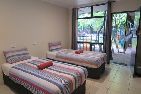 Jump Inn Alice Budget Accommodation - Queensland Tourism 3