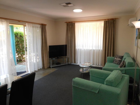 Beaches Serviced Apartments - QLD Tourism 27