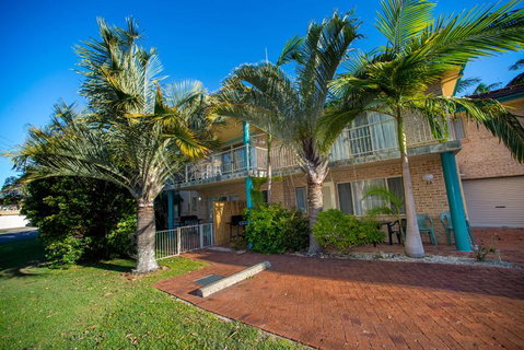 Beaches Serviced Apartments - QLD Tourism 1