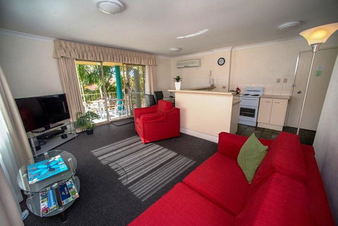 Beaches Serviced Apartments - QLD Tourism 12