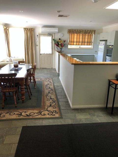 Beaches Serviced Apartments - QLD Tourism 5