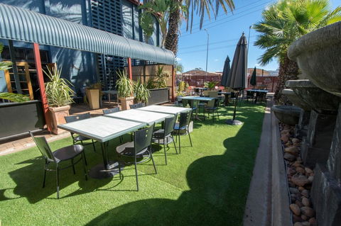 Elkira Court Motel - Queensland Tourism 7