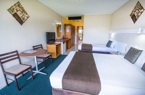 Elkira Court Motel - Queensland Tourism 4