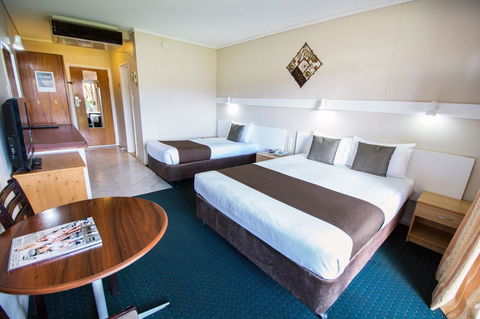 Elkira Court Motel - Queensland Tourism 5