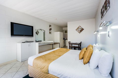 Elkira Court Motel - Queensland Tourism 8
