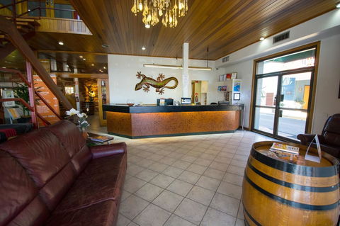 Elkira Court Motel - Queensland Tourism 9