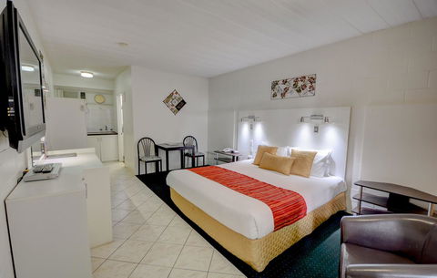 Elkira Court Motel - Queensland Tourism 6