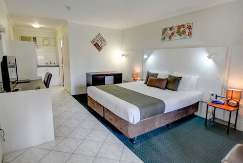Elkira Court Motel - Queensland Tourism 13