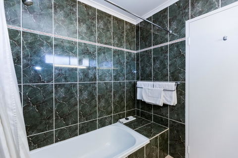 Elkira Court Motel - Queensland Tourism 16