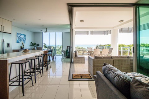 ZEN BY THE WATER - Esplanade Darwin Retreat - QLD Tourism 1