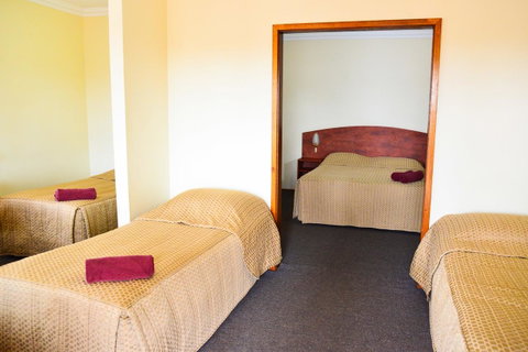 Erldunda Desert Oaks Resort - QLD Tourism 32