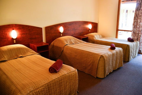 Erldunda Desert Oaks Resort - QLD Tourism 23