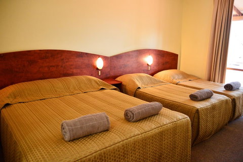 Erldunda Desert Oaks Resort - QLD Tourism 38