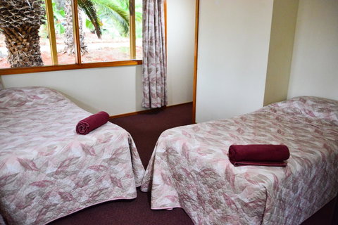 Erldunda Desert Oaks Resort - QLD Tourism 43