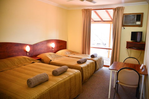 Erldunda Desert Oaks Resort - QLD Tourism 37