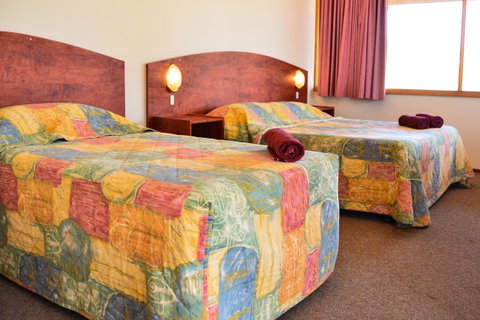 Erldunda Desert Oaks Resort - QLD Tourism 34