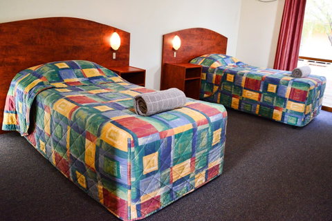 Erldunda Desert Oaks Resort - QLD Tourism 35