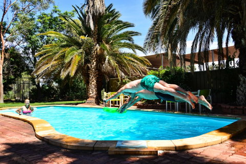 Erldunda Desert Oaks Resort - QLD Tourism 15
