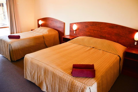 Erldunda Desert Oaks Resort - QLD Tourism 33