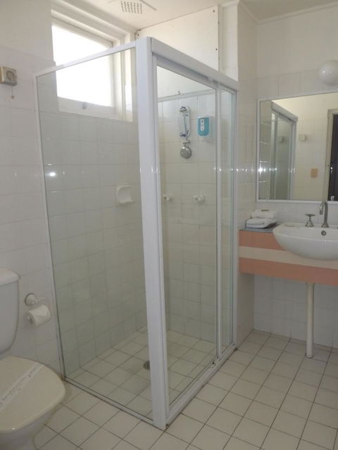 Golden Sands Motor Inn - QLD Tourism 27