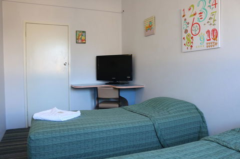 Golden Sands Motor Inn - QLD Tourism 19